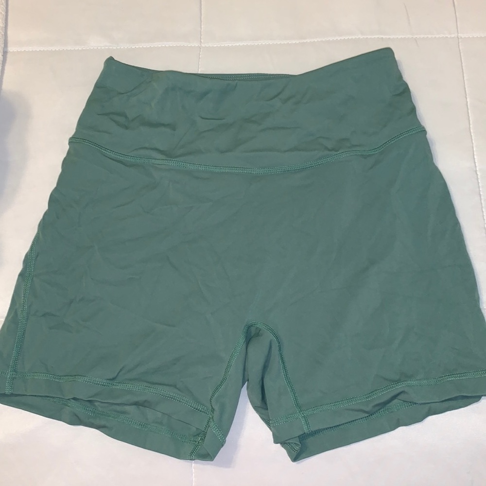 Alphalete pulse surge shorts